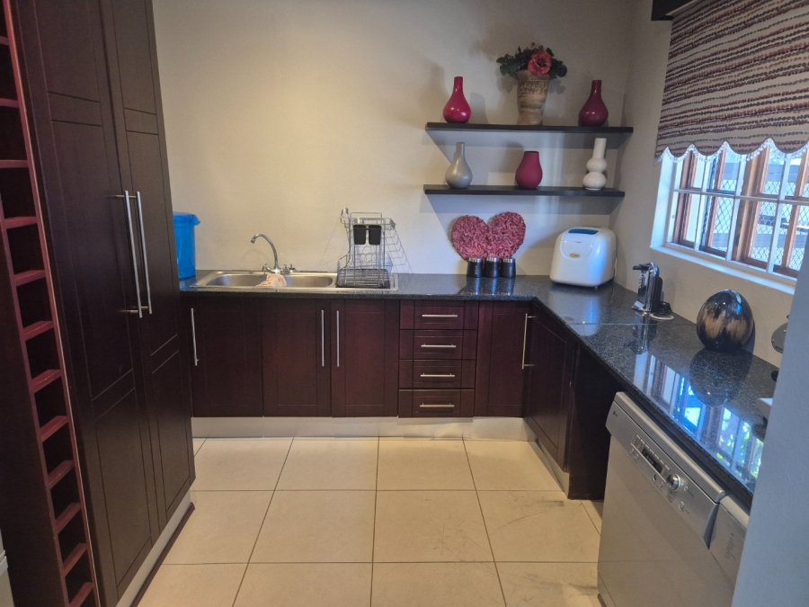 5 Bedroom Property for Sale in Heuwelsig Free State